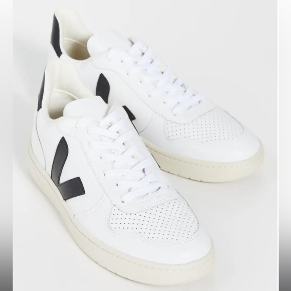 Veja Other - Men’s Veja V-10 Leather Sneakers